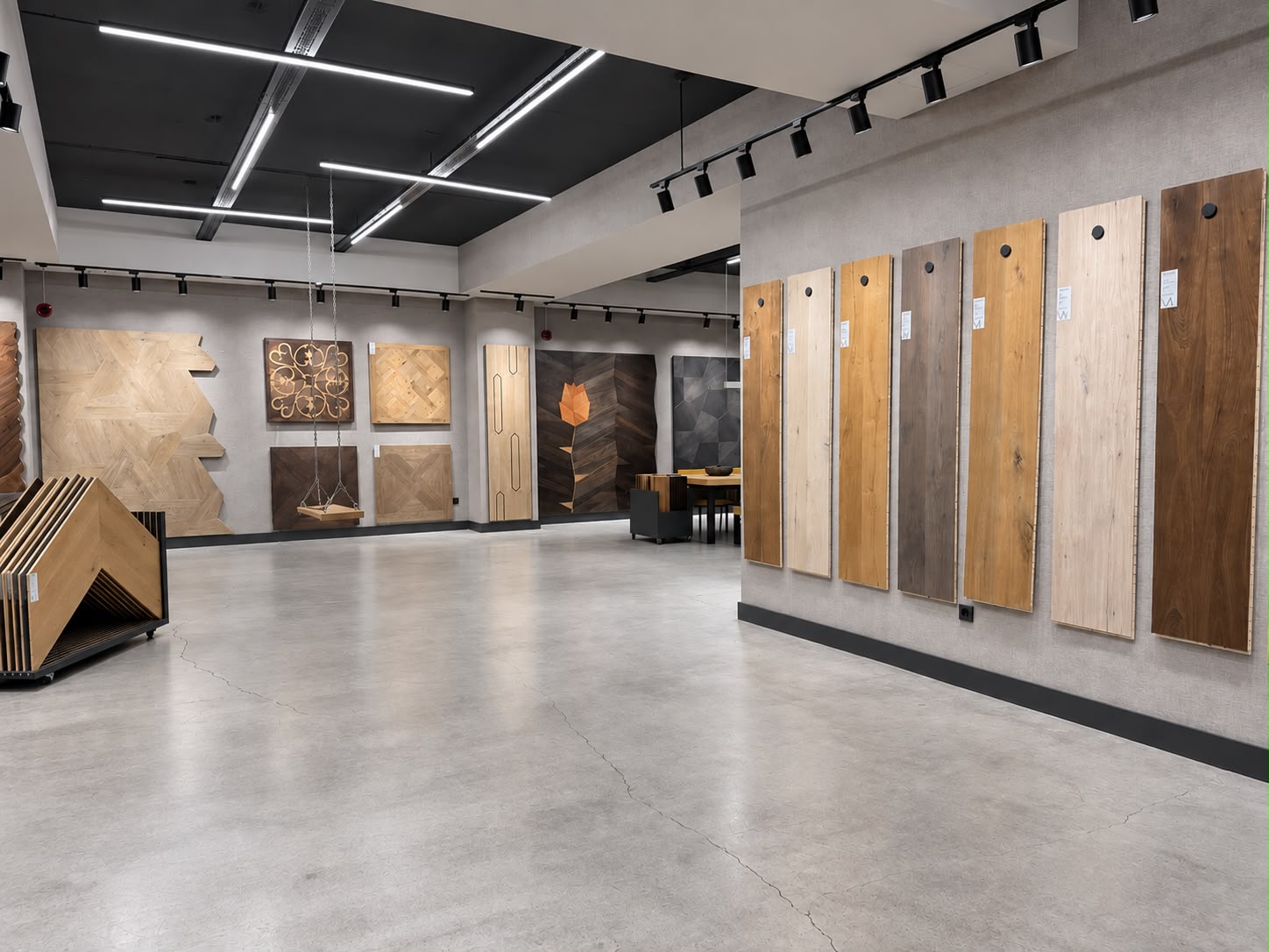 Bursa Lamine Parke Showroomu ve Uygulama Hizmeti 1 Massive Bursa Nilüfer showroomunda lamine parke ve dekoratif ahşap numuneleri